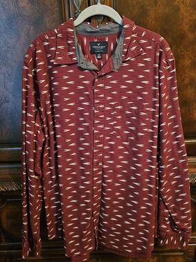 American Eagle Outfitters Men’s Maroon Patterned Button-Up Popular  Shirt .